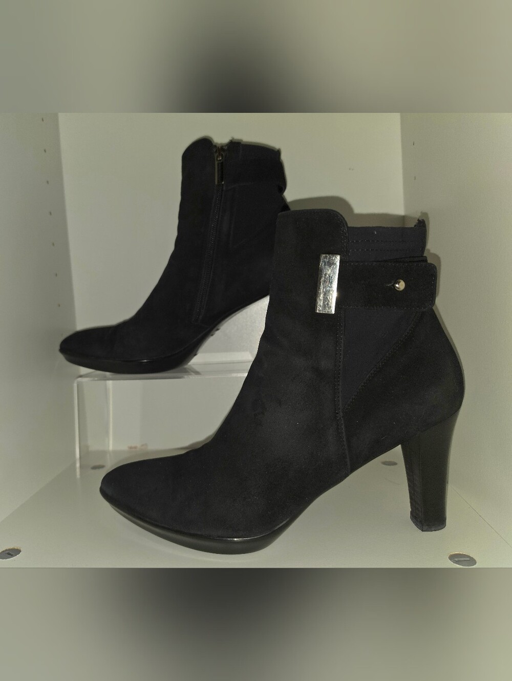 AQUATALIA Weatherproof Black Dry Suede Italian-Made Booties EUC Size 9.5